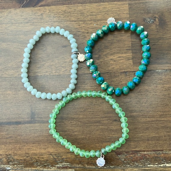 Elegant Green and Blue Beaded Bracelets Set - Picture 1 of 5